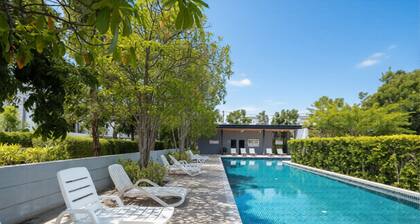 Awesome 3bd Townhouse with a patio