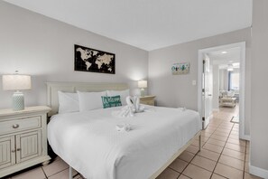 Comfort-íbúð - 1 svefnherbergi - sjávarútsýni að hluta - vísar að sjó | Sérhannaðar innréttingar, sérvalin húsgögn, straujárn/strauborð