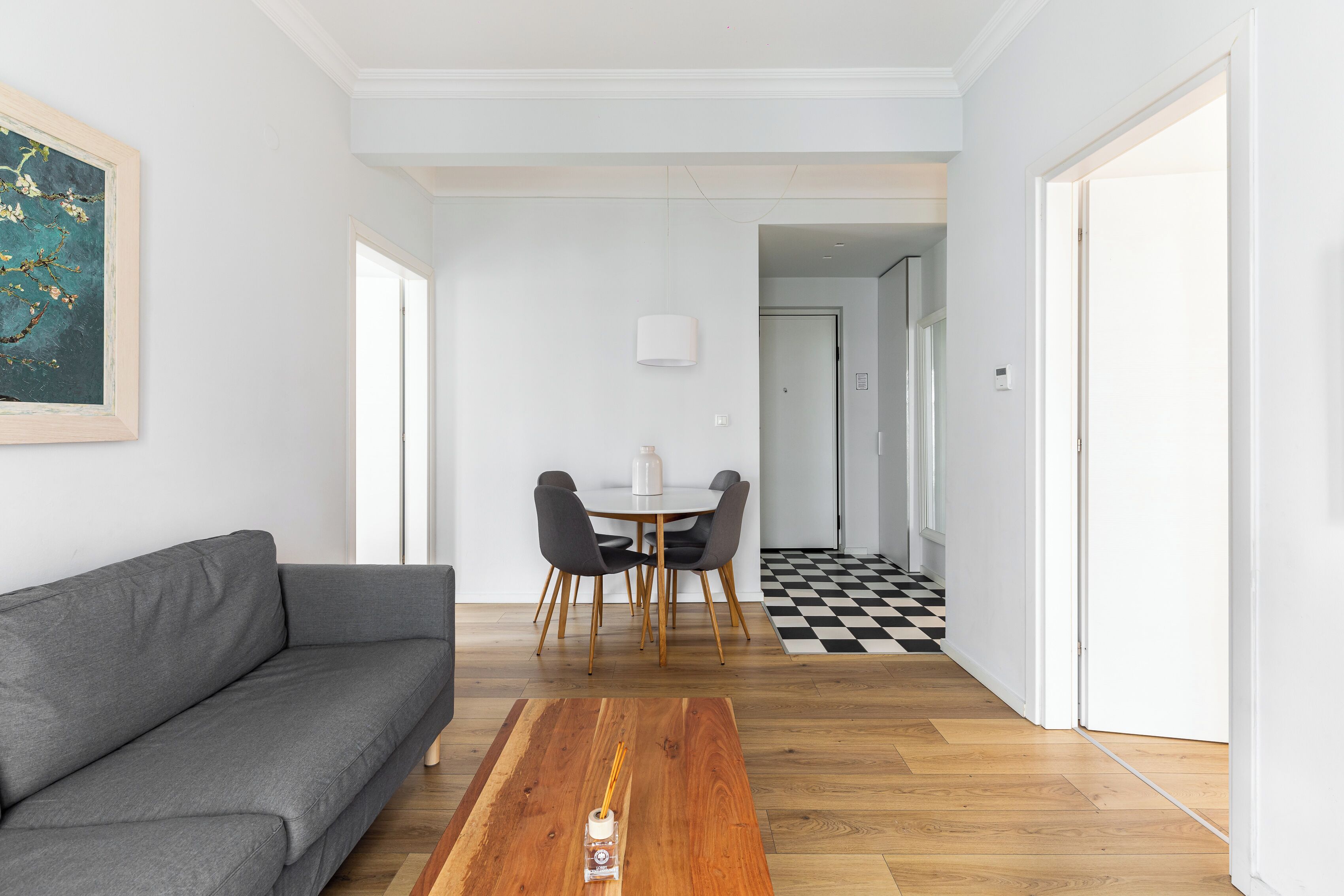 Apartemen, 2 kamar tidur, balkon, pemandangan kota | Tirai kedap cahaya, kedap suara, setrika/meja setrika, dan Wi-Fi gratis