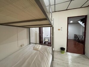 Basic Shared Dormitory | Free WiFi