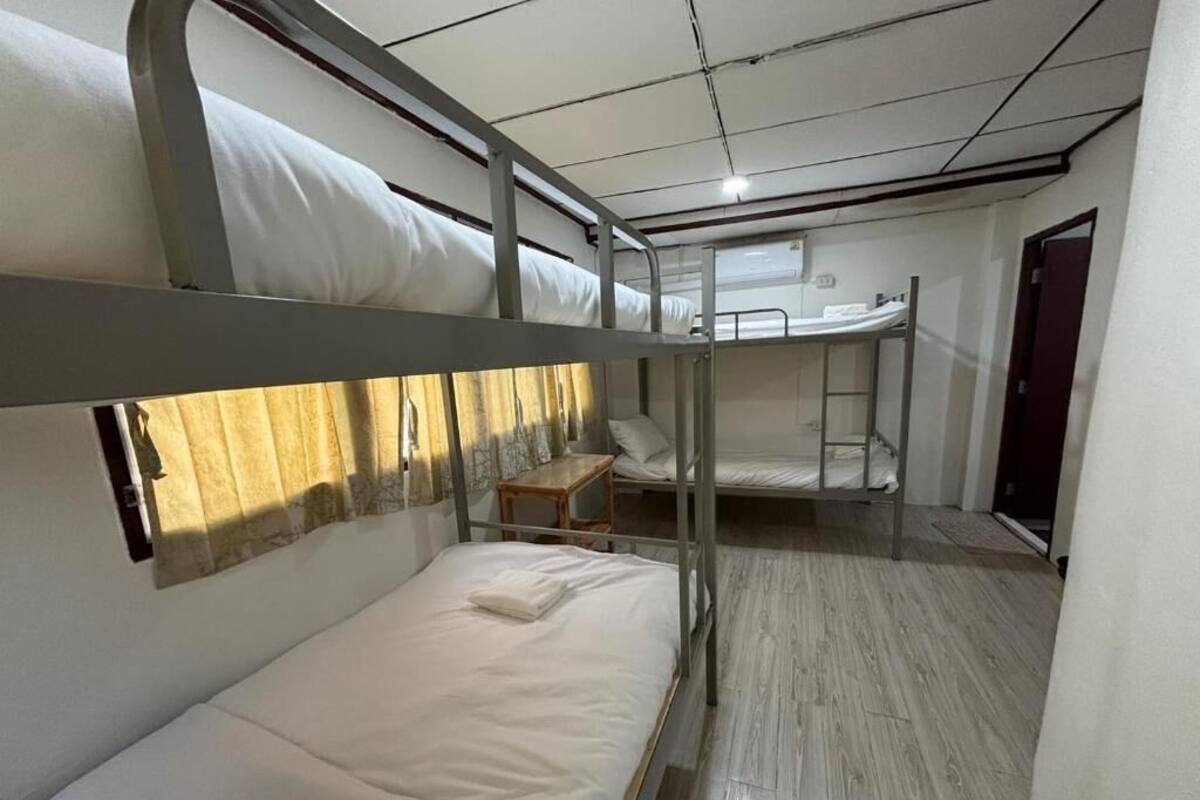 Basic Shared Dormitory | Free WiFi