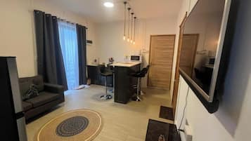 Lejlighed - 2 soveværelser - ryger - balkon | Stue