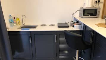 Lejlighed - 2 soveværelser - ryger - balkon | Privat køkken