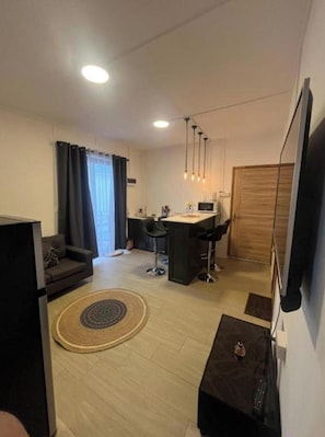 Apartment, 2 Bedrooms, Smoking, Balcony | Living room