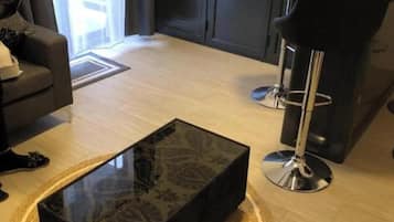 Lejlighed - 2 soveværelser - ryger - balkon | Stue