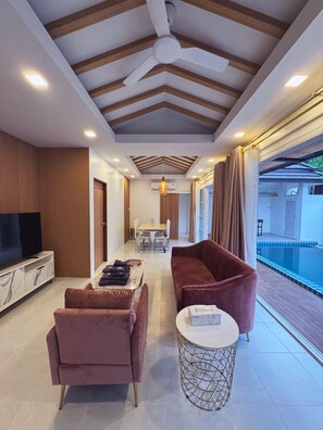 TV - Private Pool Villa - 2 Bedroom with garage in gated community (Pa Klok)
