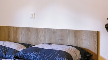 3 habitaciones, tabla de planchar con plancha y acceso a internet