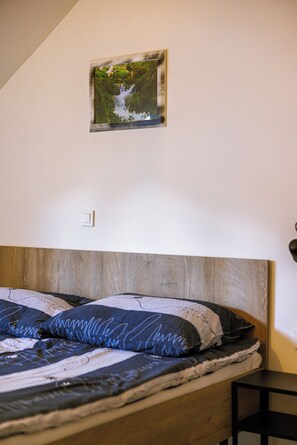 3 bedrooms, iron/ironing board, Internet, bed sheets