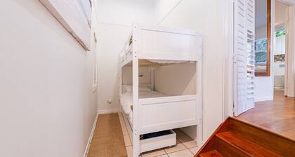 Welcome to Casablanca, a stylish cottage perfectly positioned in the Heart of Bruns