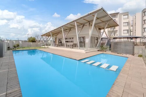 Luxury 3-bedroom Apartment in Broadacres Sandton