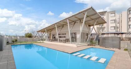 Luxury 3-bedroom Apartment in Broadacres Sandton