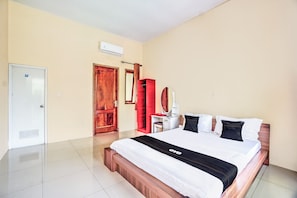 Standard Suite, 1 Double Bed | Free WiFi, bed sheets - Hotel O The Velodrome Inn near Exit Toll Malang (Jawa Timur)