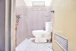 A bathroom with a toilet, shower, and a towel rack. - Hotel O The Velodrome Inn near Exit Toll Malang (Jawa Timur)