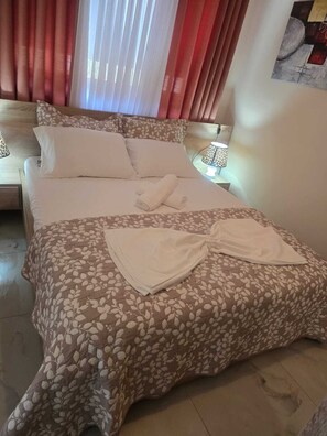 2 bedrooms, iron/ironing board, WiFi, bed sheets