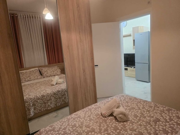 2 bedrooms, iron/ironing board, WiFi, bed sheets
