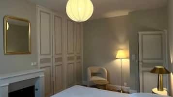 Apartemen Deluks, pemandangan kota | Setrika/meja setrika dan Wi-Fi gratis
