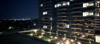 Cosy Modern 2 beds 1 bath apartment @ Skygarden * View * Pool * Free Parking