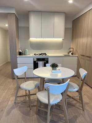 Microonde, forno, piano cottura, lavastoviglie