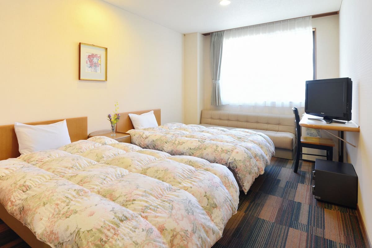 ตู้นิรภัยในห้องพัก, โต๊ะทำงาน, Wi-Fi ฟรี