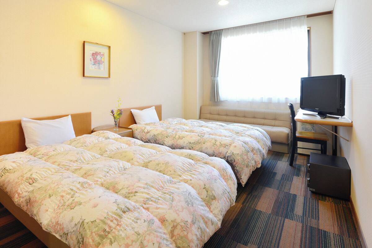 ห้องทวิน, ปลอดบุหรี่, ห้องน้ำรวม | ตู้นิรภัยในห้องพัก, โต๊ะทำงาน, Wi-Fi ฟรี