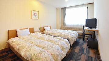 Twin Room, Non Smoking | In-room safe, desk, free WiFi