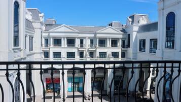 Deluxe Triple Room | Balcony