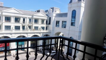 Deluxe Triple Room | Balcony