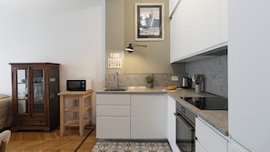 Apartment (2 Bedrooms) | Private kitchen | Microwave, oven, stovetop, dishwasher