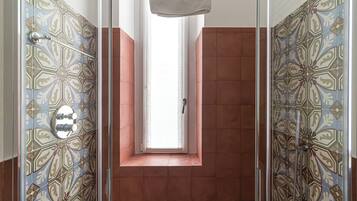 Apartment (2 Bedrooms) | Bathroom | Shower, hair dryer, bidet, towels