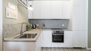 Apartamento (2 Bedrooms) | Cozinha privada | Micro-ondas, fogão, cooktop, lava-louças