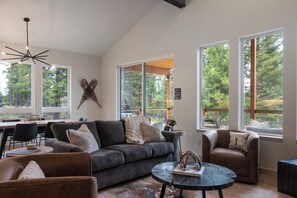 Smart TV, fireplace - Brand New Hikers Haven (Angel Fire)