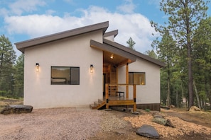 Exterior - Brand New Hikers Haven (Angel Fire)