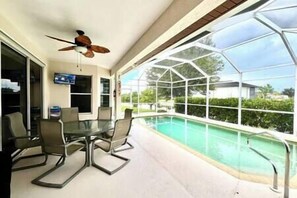 Lämmitetty uima-allas