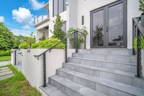 Exterior detail - Casa Bella – New & Stylish Modern Home (Miami)