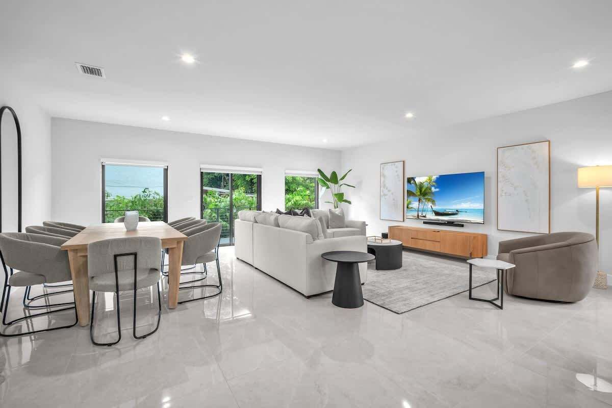 Televisión y oficina 