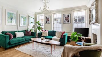 Een smart-tv en een kantoor