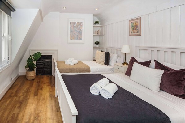 3 bedrooms, desk, iron/ironing board, travel cot