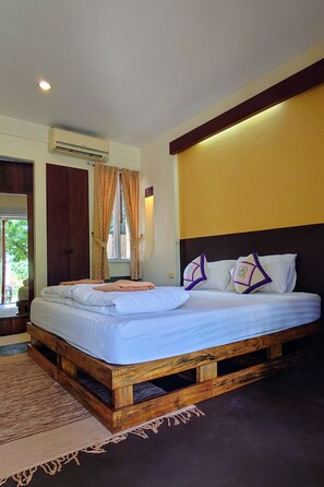 Standard Room, Patio, Garden View | Free minibar items, desk, laptop workspace, free WiFi