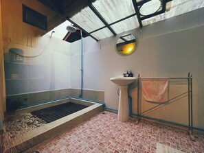 Romantic House, Patio, Garden View | Bathroom | Shower, free toiletries, hair dryer, towels