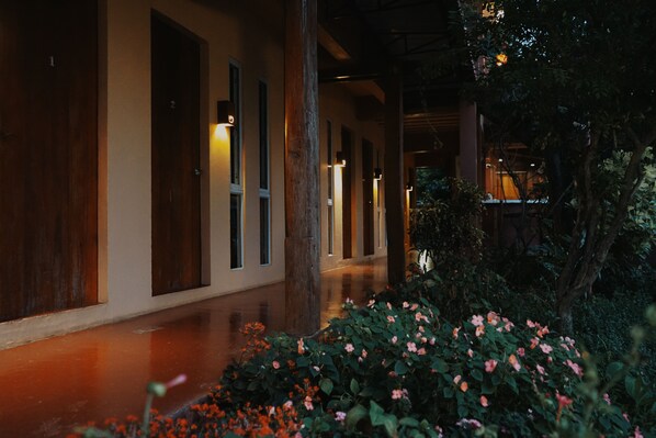 Exterior - ComeOn Stay&Sleep (Mae Chan)