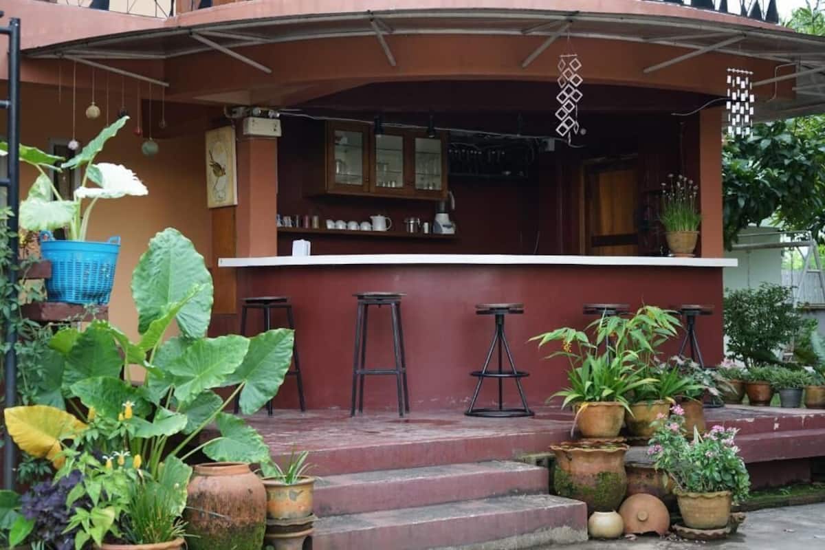 Standard Room, Patio, Garden View | Living area