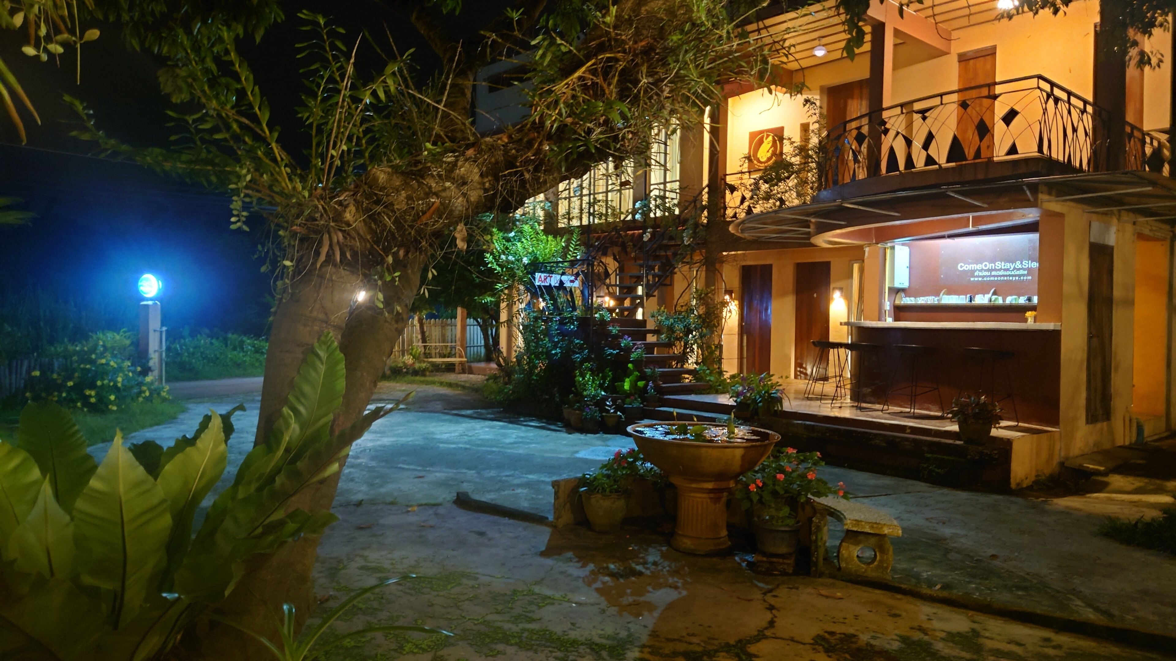 Habitación estándar, patio, vista al jardín | Área de sala de estar