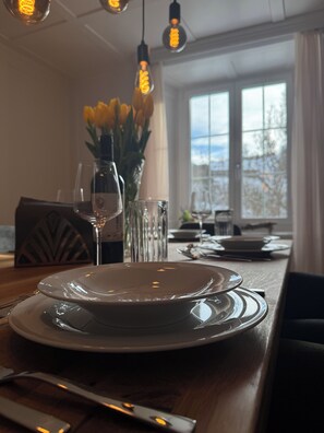 Dining - Schweizerhaus Glarus - Historic with charm, ideal for groups and families (Glarus Süd)