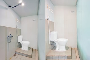 Family Room | Bathroom | Shower, bidet, towels, soap