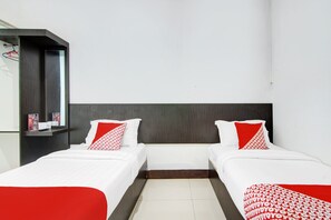 Standard Twin Room | Desk, free WiFi, bed sheets