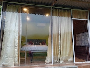 Deluxe Triple Room | Free WiFi