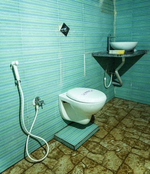 Deluxe Triple Room | Bathroom