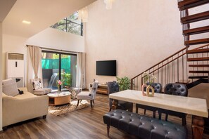 Vila superluxo, piscina particular | Área de estar | Smart TV 50 polegadas com canais digitais, Netflix