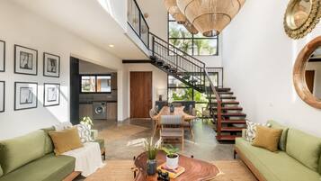 Vila superluxo, piscina particular | Frigobar, cofres nos quartos, individualmente decorados