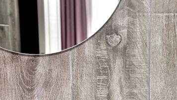 Doppelzimmer, Balkon, Bergblick | Badezimmer | Kostenlose Toilettenartikel, Haartrockner, Handtücher, Seife